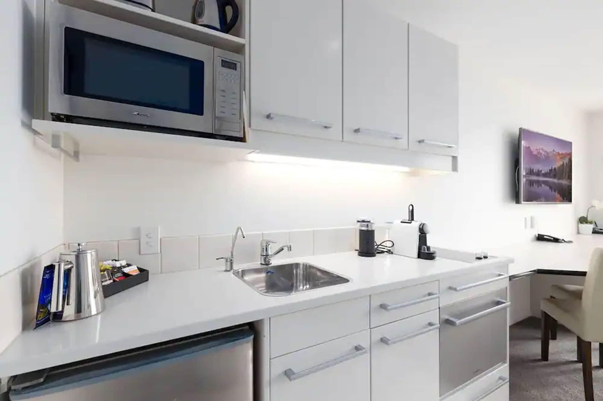 נלסון Palazzo Motor Lodge מראה חיצוני תמונה A typical kitchen in a typical apartment