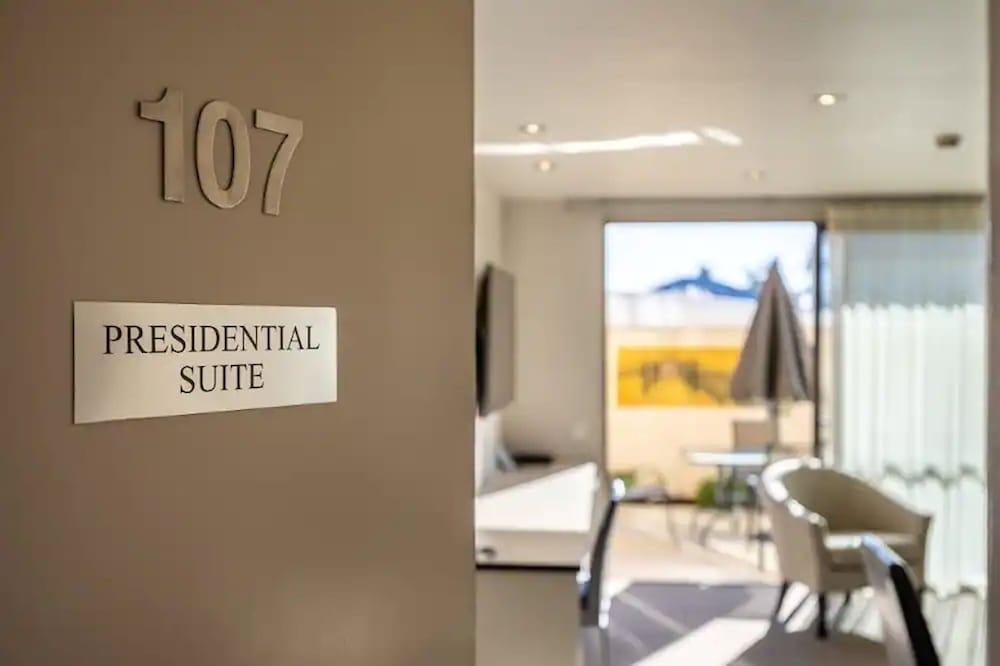 נלסון Palazzo Motor Lodge מראה חיצוני תמונה Presidential Suite