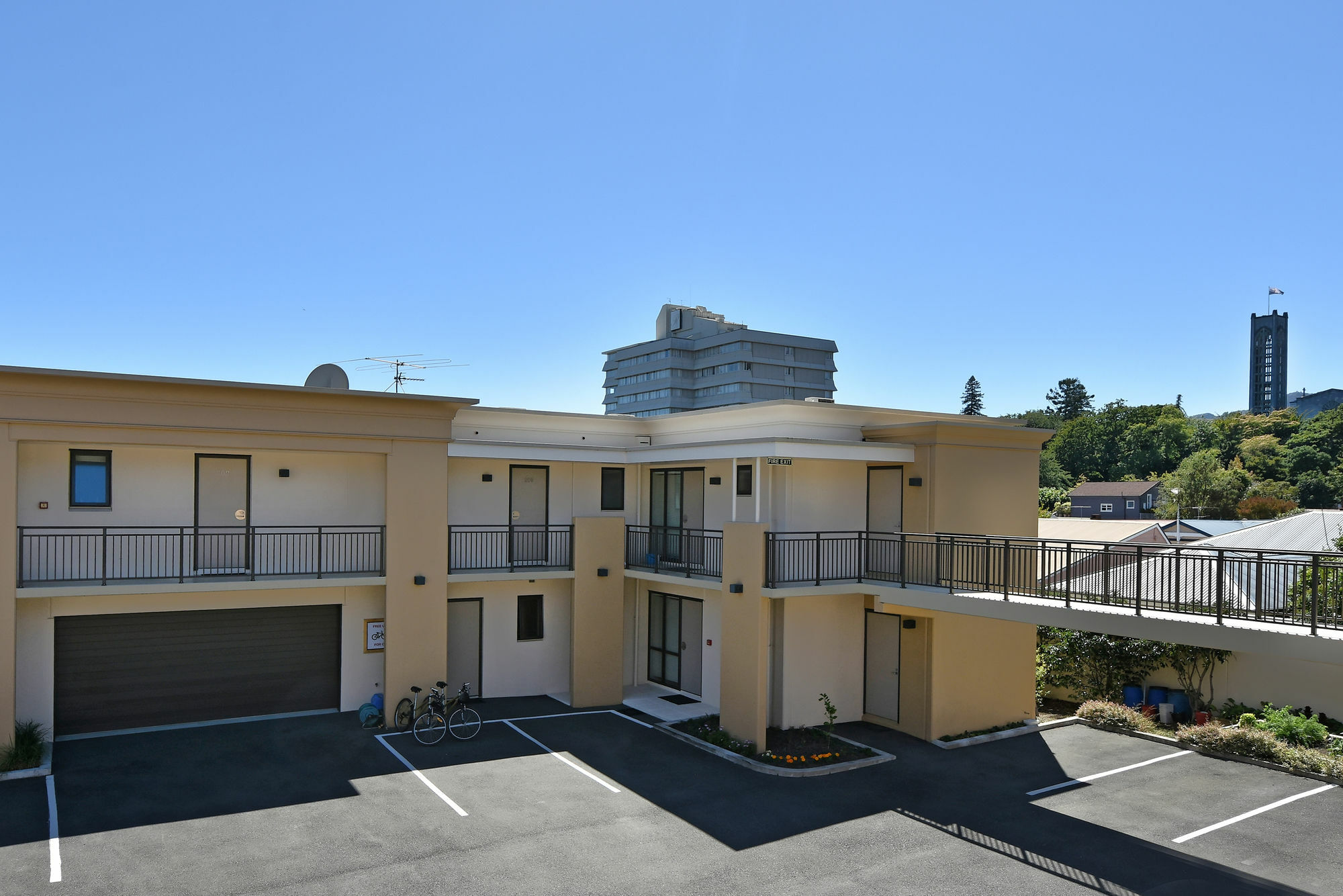 נלסון Palazzo Motor Lodge מראה חיצוני תמונה The building's courtyard