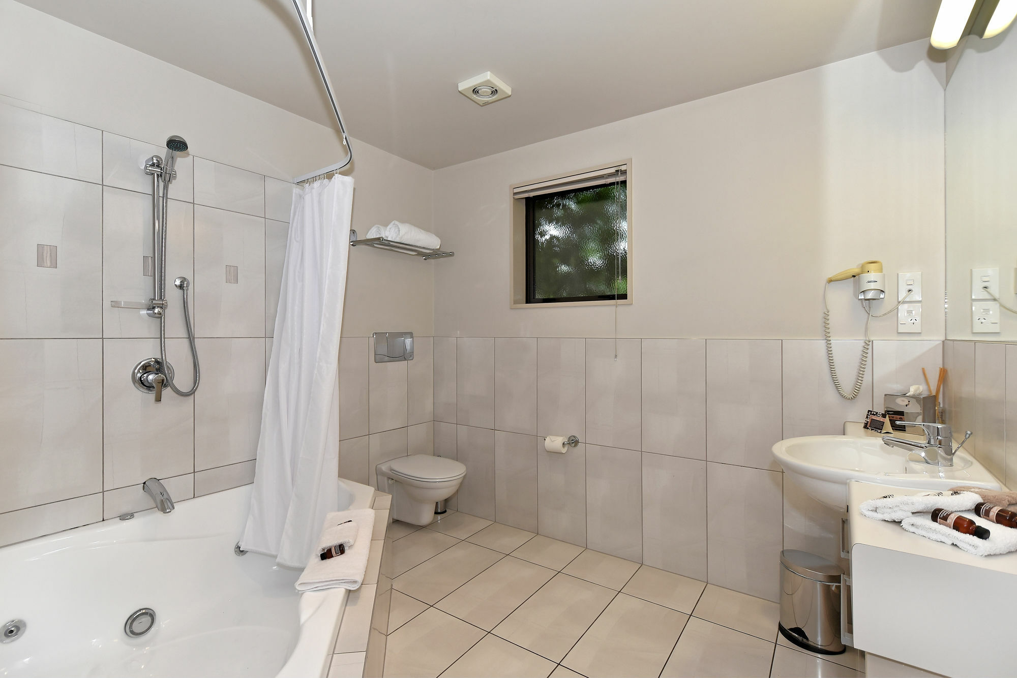 נלסון Palazzo Motor Lodge מראה חיצוני תמונה Bathroom